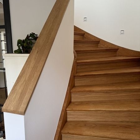 Referenzen - aufarbeitete Holztreppe mit Handlauf